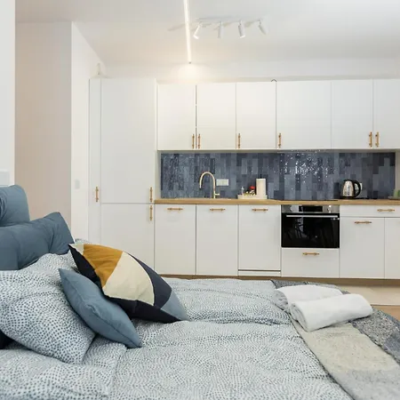 A4 November Apartment *